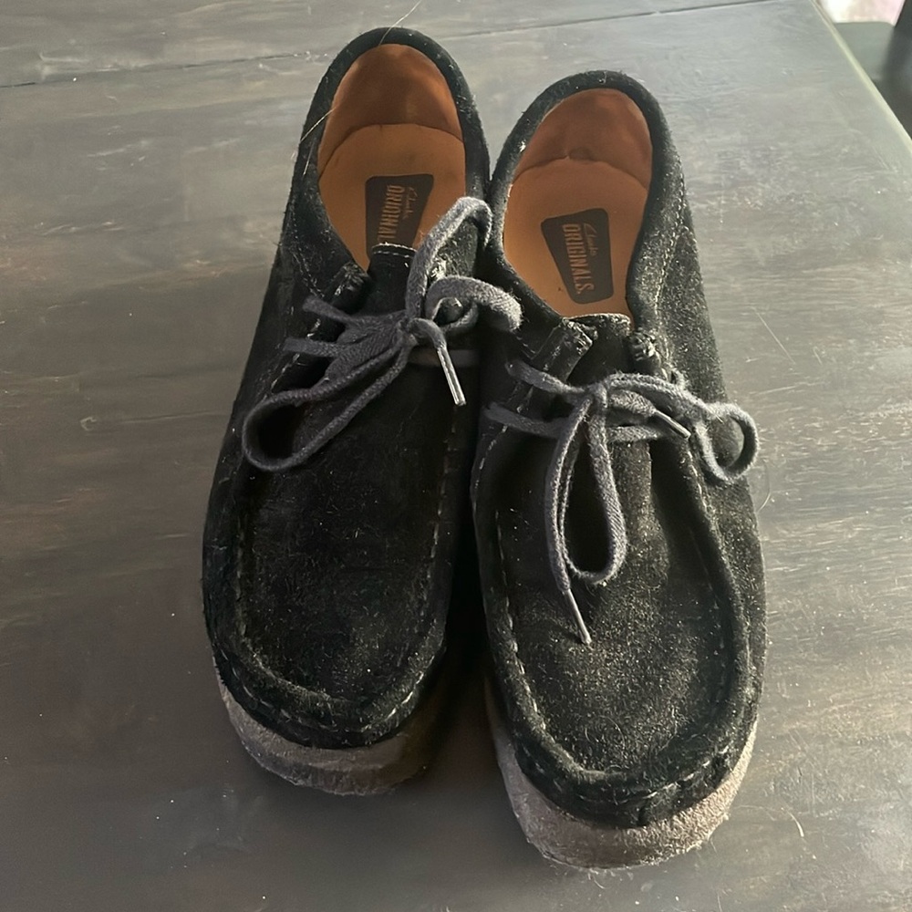 Clark's original platform wedge suede shoes.Black size 61/2.
